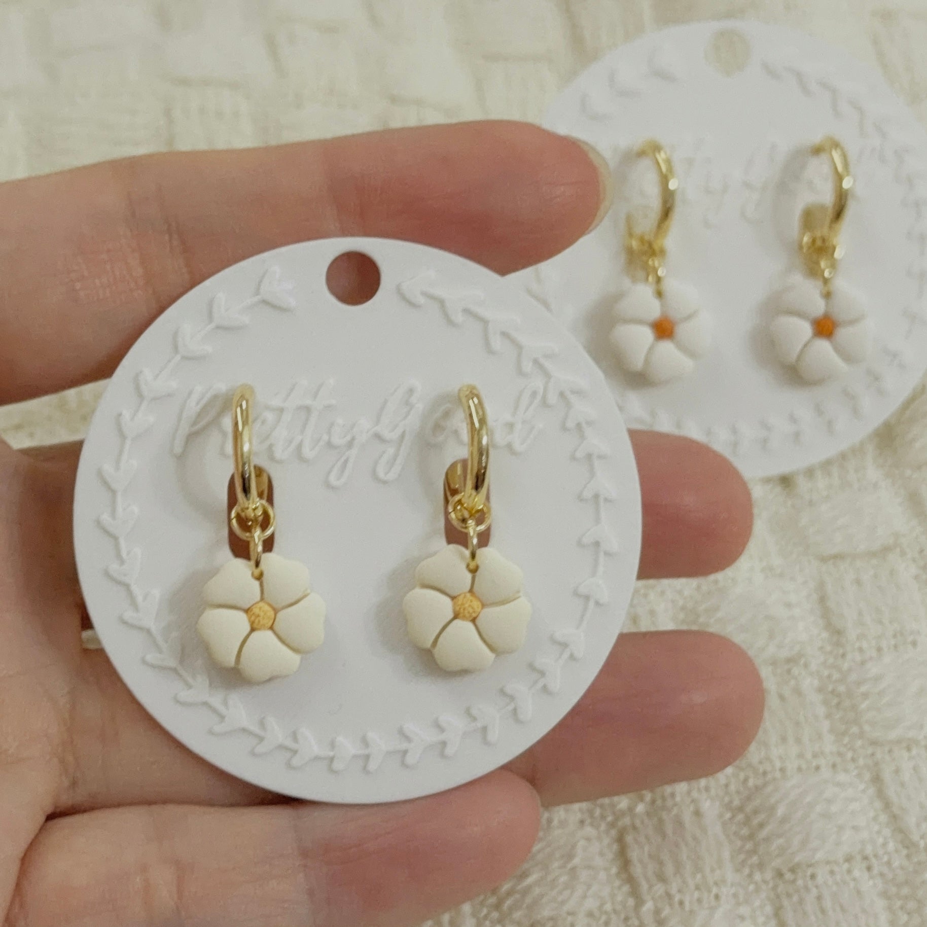 Heart Petal Daisy Huggie Earrings 18K Gold Plated Mini Floral Drop Cute Minimalist Flower Earrings Handmade